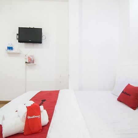 Reddoorz Plus Near Tan Dinh Market Ho Chi Minh City Bagian luar foto