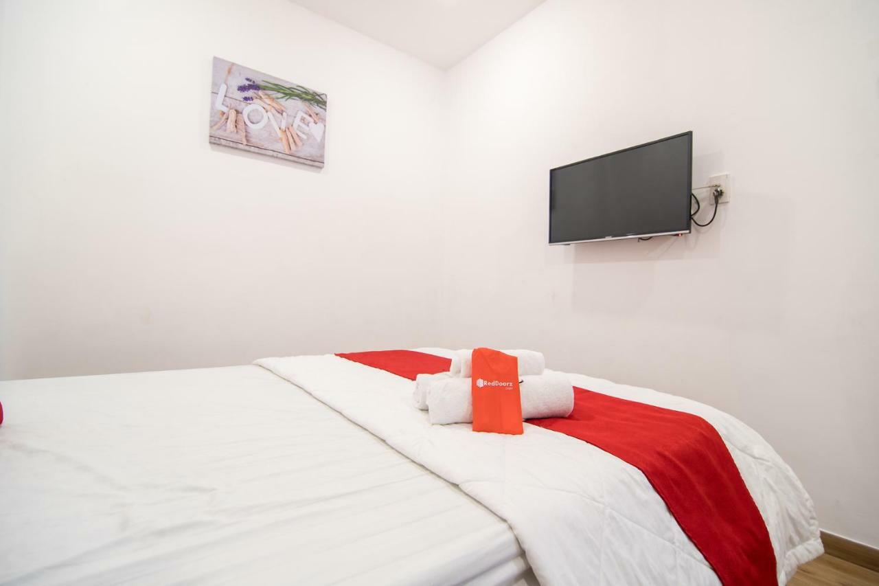 Reddoorz Plus Near Tan Dinh Market Ho Chi Minh City Bagian luar foto