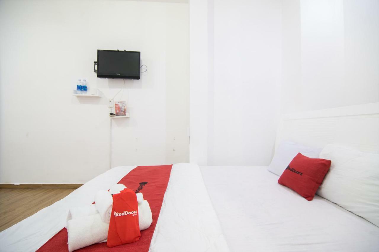Reddoorz Plus Near Tan Dinh Market Ho Chi Minh City Bagian luar foto